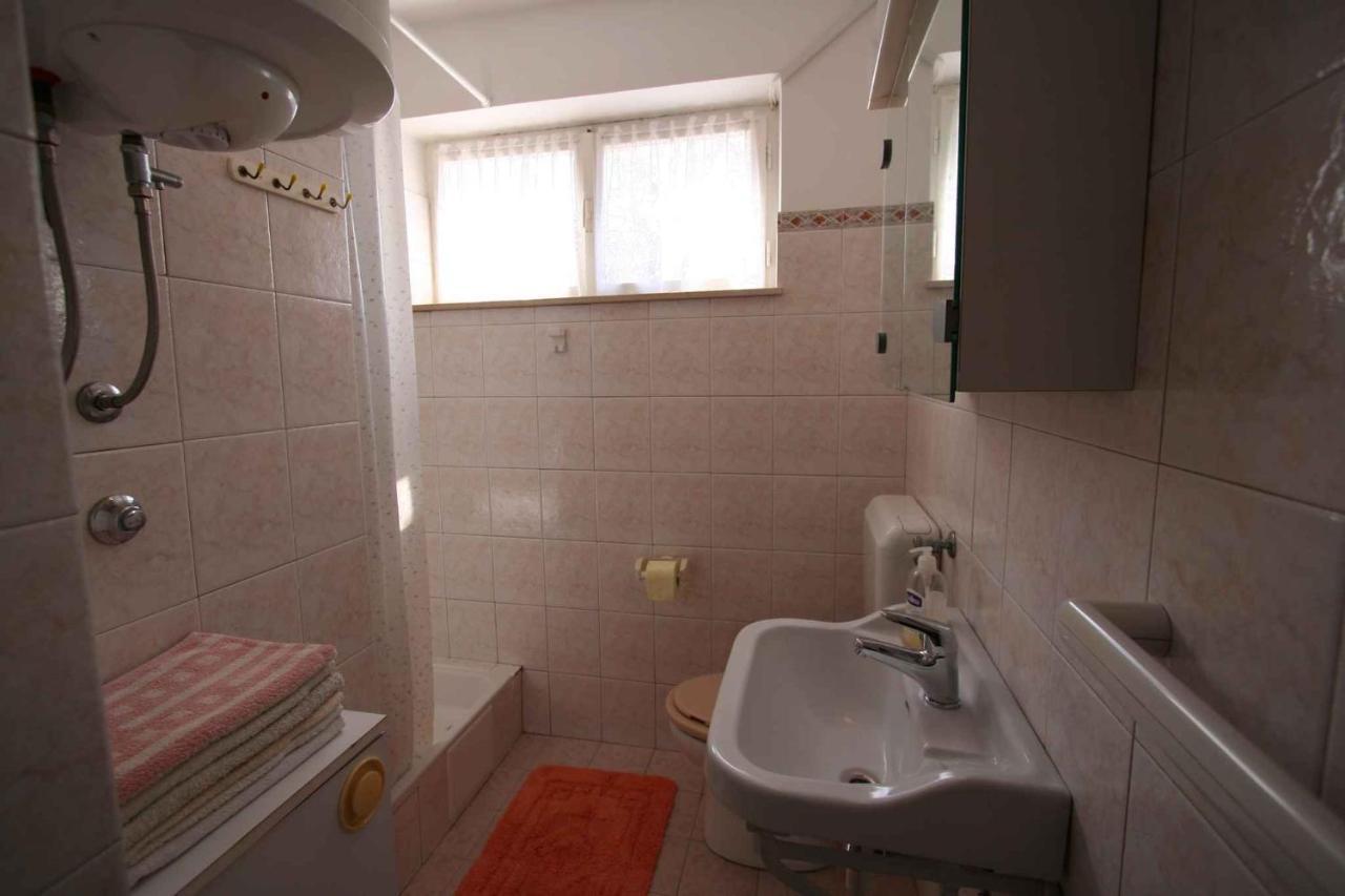Apartment In Silo/Insel Krk 14533 Екстериор снимка